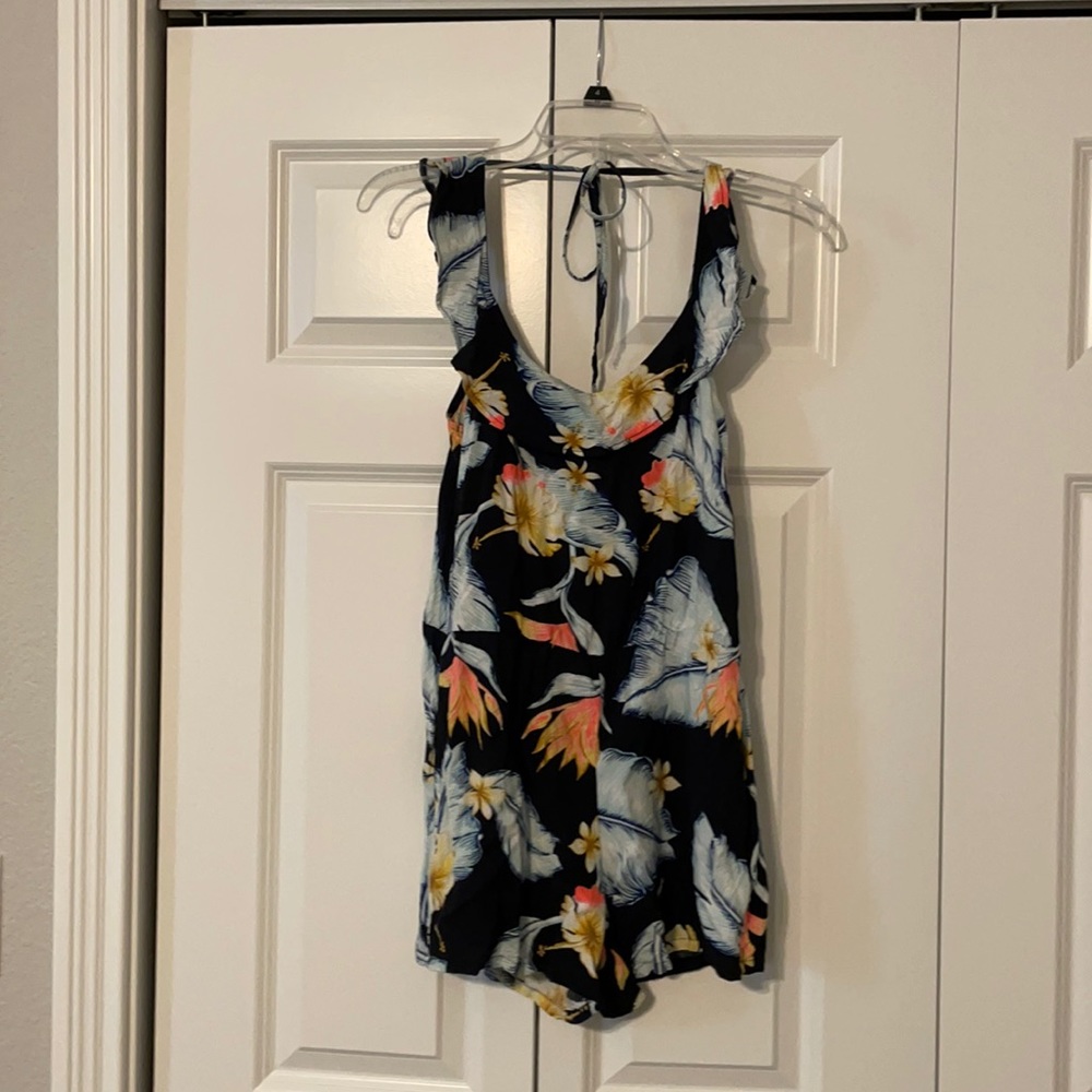 Roxy Hawaiian print romper. Size small.